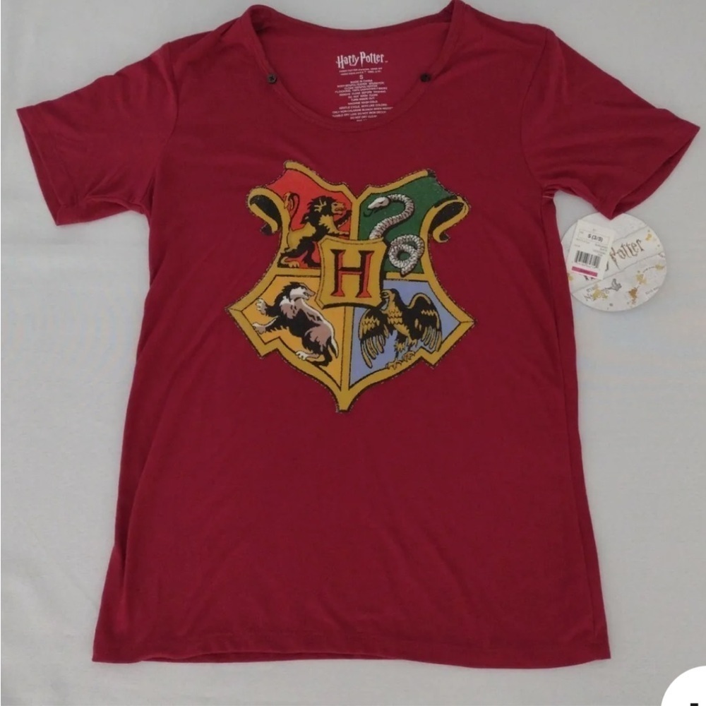 Harry Potter Hogwarts Crest Tee - Size M NWT